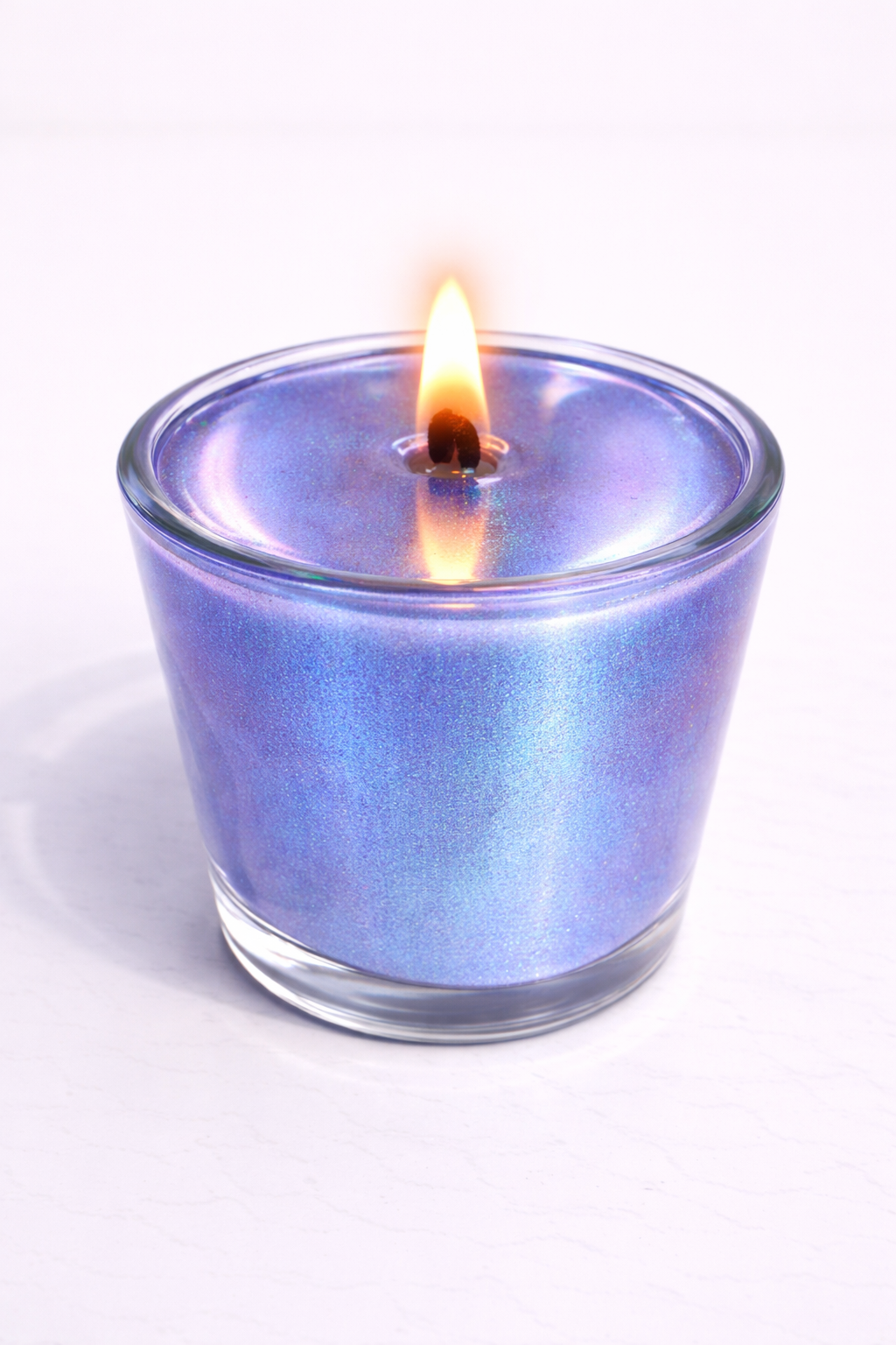 Vela espejo Vertical Essence’s en vaso de cristal, acabado reflectante efecto espejo, diseño minimalista de lujo, vela aromática artesanal con superficie brillante y elegante.