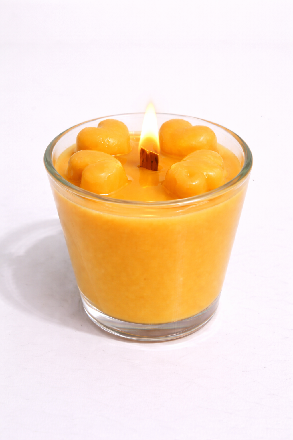 Vela aromática de frutas Vertical Essence’s en vaso de cristal, cera vegetal artesanal con colores frutales, aroma dulce y fresco, diseño elegante y natural para ambientación.