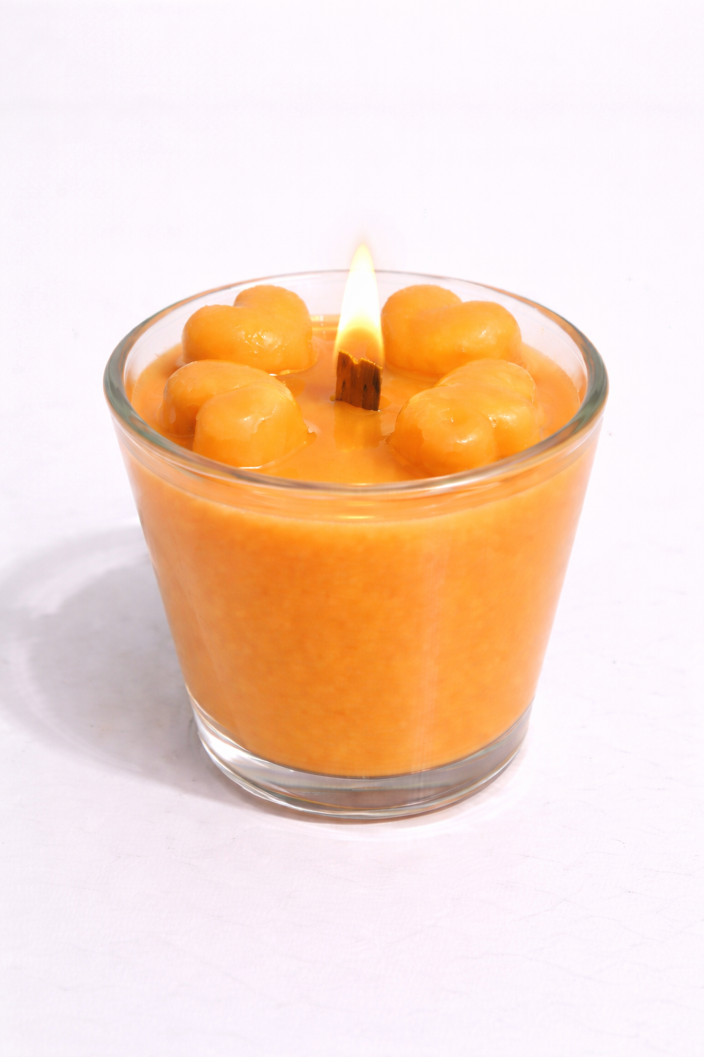 Vela aromática de frutas Vertical Essence’s en vaso de cristal, cera vegetal artesanal con colores frutales, aroma dulce y fresco, diseño elegante y natural para ambientación.