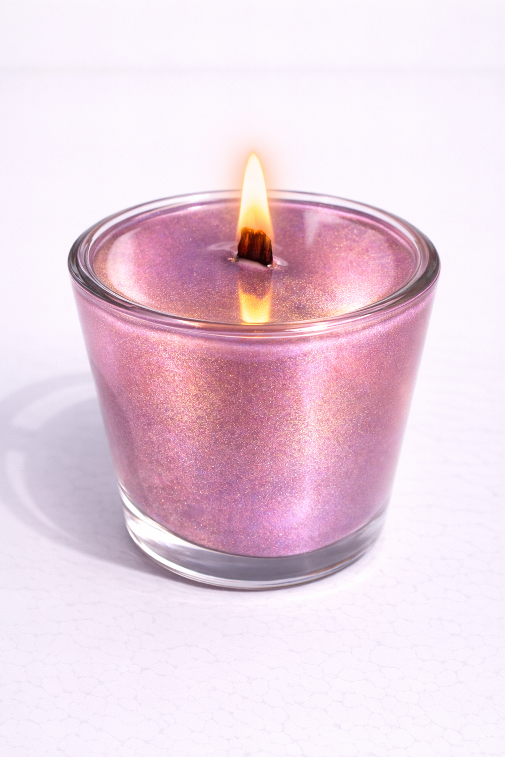 Vela espejo Vertical Essence’s en vaso de cristal, acabado reflectante efecto espejo, diseño minimalista de lujo, vela aromática artesanal con superficie brillante y elegante.